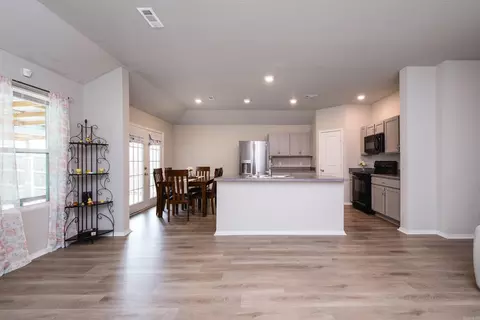 Entry Way - 27 Curly Leaf Ln, Conway, AR 72032 photo 5 of 11