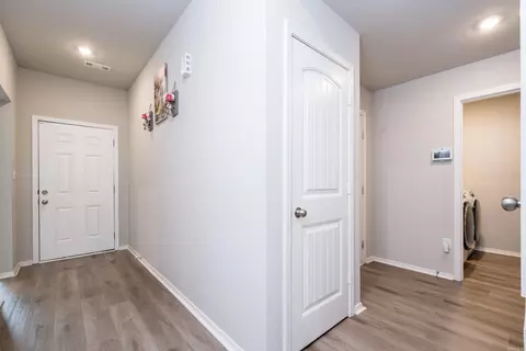 Entry Way - 27 Curly Leaf Ln, Conway, AR 72032 photo 10 of 11