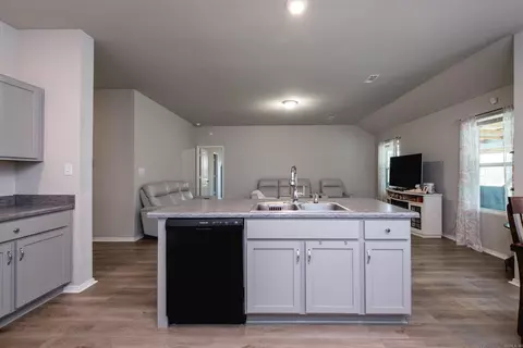 Kitchen - 27 Curly Leaf Ln, Conway, AR 72032 photo 1 of 1