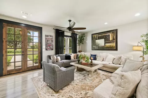 Living - 65 Stiers Ln, Cabot, AR 72023 photo 2 of 5