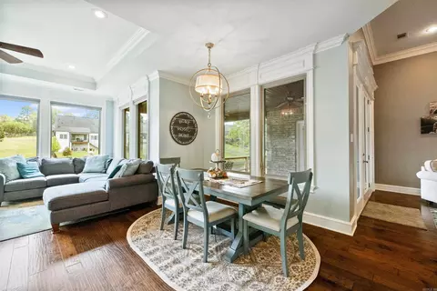 Dining - 7304 Palm Beach Ave, Benton, AR 72019 photo 3 of 3