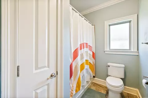 Bath - 7304 Palm Beach Ave, Benton, AR 72019 photo 3 of 5