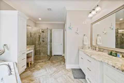 Bath - 7304 Palm Beach Ave, Benton, AR 72019 photo 1 of 5
