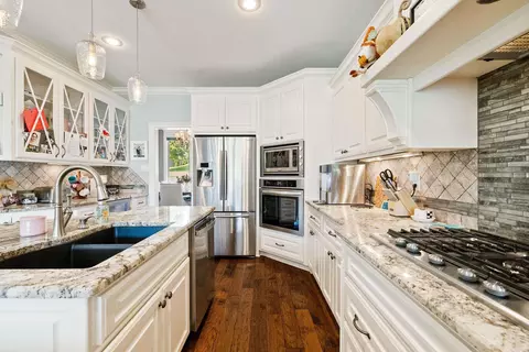Kitchen - 7304 Palm Beach Ave, Benton, AR 72019 photo 4 of 4