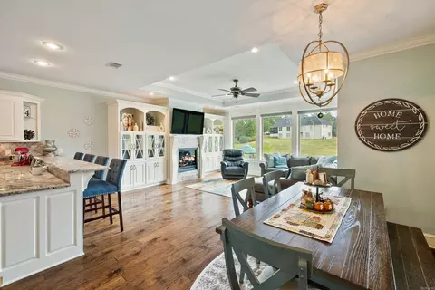 Dining - 7304 Palm Beach Ave, Benton, AR 72019 photo 2 of 3