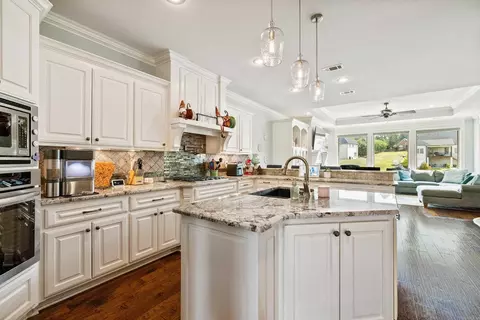 Kitchen - 7304 Palm Beach Ave, Benton, AR 72019 photo 3 of 4