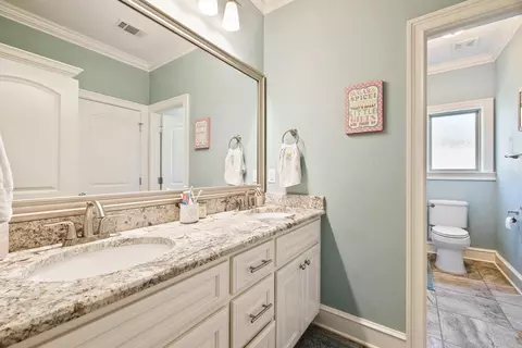 Bath - 7304 Palm Beach Ave, Benton, AR 72019 photo 4 of 5