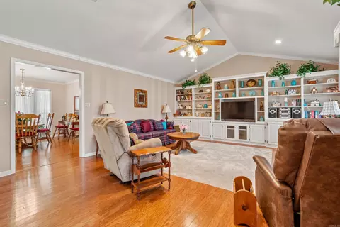 Living - 1724 Regency Dr, Malvern, AR 72104 photo 1 of 5