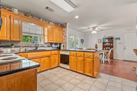 Kitchen - 1724 Regency Dr, Malvern, AR 72104 photo 1 of 5