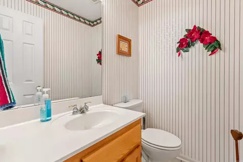 Bath - 1724 Regency Dr, Malvern, AR 72104 photo 1 of 5