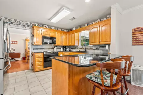 Kitchen - 1724 Regency Dr, Malvern, AR 72104 photo 2 of 5