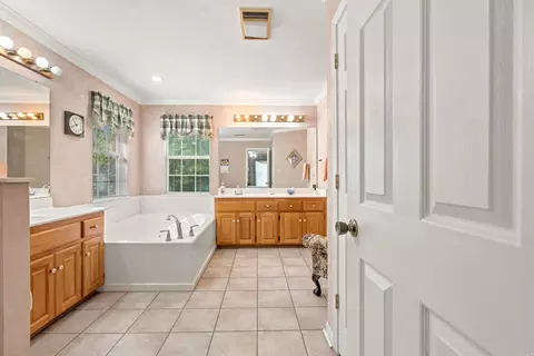 Bath - 1724 Regency Dr, Malvern, AR 72104 photo 3 of 5