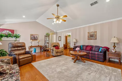 Living - 1724 Regency Dr, Malvern, AR 72104 photo 3 of 5