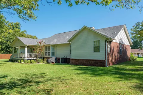 Exterior - 1724 Regency Dr, Malvern, AR 72104 photo 7 of 16