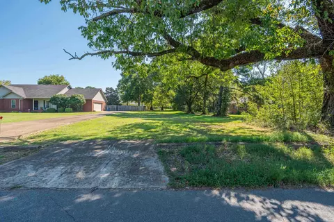 Exterior - 1724 Regency Dr, Malvern, AR 72104 photo 10 of 16
