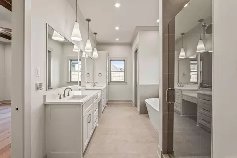 Bath - 1665 Nantucket Dr, Conway, AR 72034 photo 5 of 8