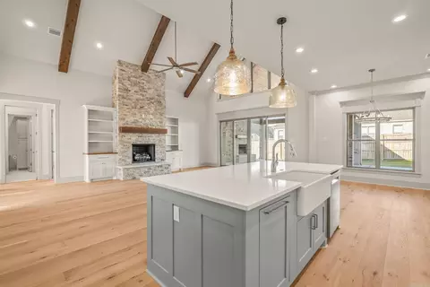Living - 1665 Nantucket Dr, Conway, AR 72034 photo 2 of 2