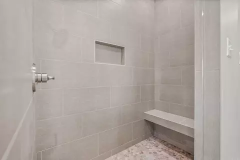 Bath - 1665 Nantucket Dr, Conway, AR 72034 photo 7 of 8