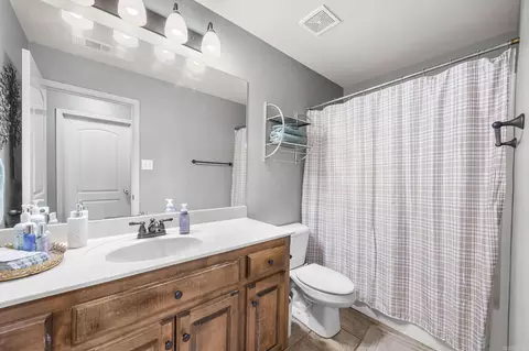 Bath - 3018 Denise Dr, Benton, AR 72015 photo 3 of 3