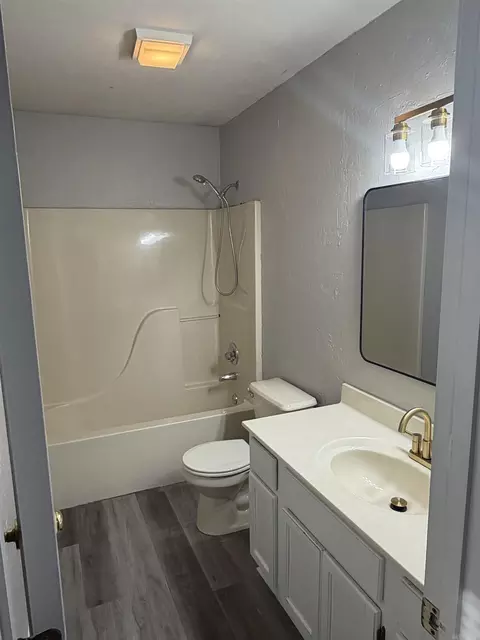 Bath - 3970 Cirrus Dr, Conway, AR 72034 photo 1 of 4