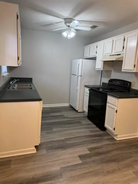 Kitchen - 3970 Cirrus Dr, Conway, AR 72034 photo 1 of 2