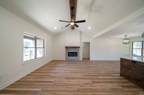Living - 310 Millie Ct, Austin, AR 72007 photo 2 of 4