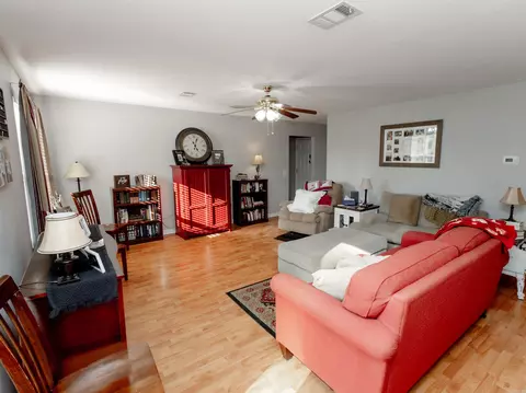 Living - 180 Abby Loop, Malvern, AR 72104 photo 2 of 2