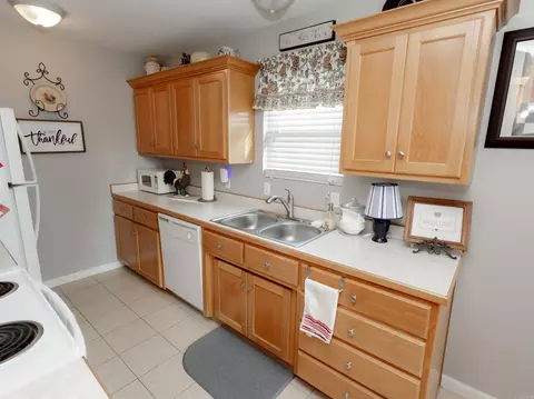 Kitchen - 180 Abby Loop, Malvern, AR 72104 photo 3 of 4