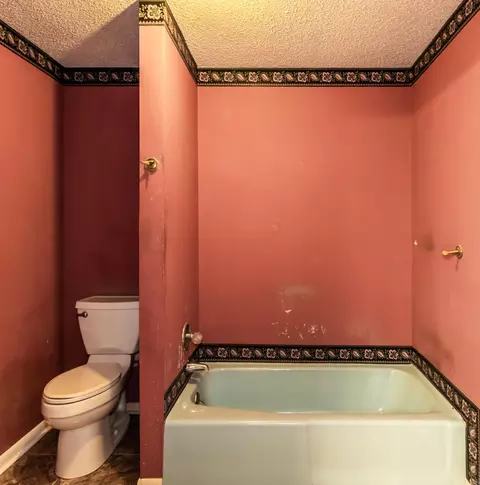 Bath - 508 Springhill Dr, Pine Bluff, AR 71601 photo 3 of 6