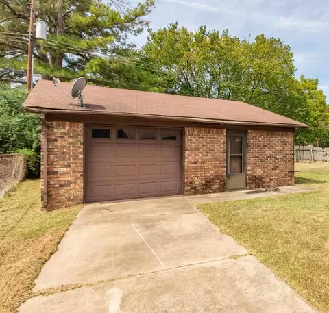 Exterior - 508 Springhill Dr, Pine Bluff, AR 71601 photo 5 of 10