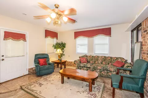 Living - 508 Springhill Dr, Pine Bluff, AR 71601 photo 6 of 6