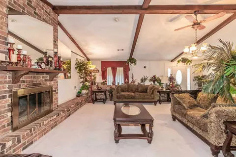Living - 508 Springhill Dr, Pine Bluff, AR 71601 photo 1 of 6