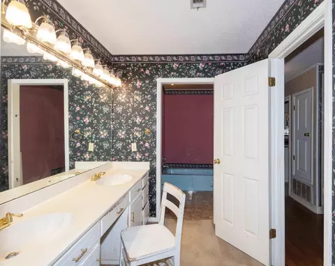 Bath - 508 Springhill Dr, Pine Bluff, AR 71601 photo 1 of 6
