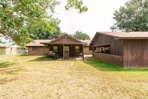 Exterior - 508 Springhill Dr, Pine Bluff, AR 71601 photo 6 of 10