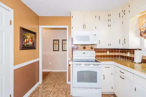 Kitchen - 508 Springhill Dr, Pine Bluff, AR 71601 photo 4 of 4