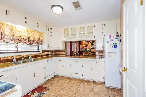 Kitchen - 508 Springhill Dr, Pine Bluff, AR 71601 photo 2 of 4