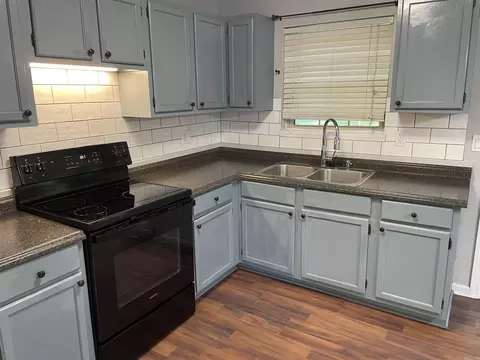 Kitchen - 127 Atkins, Alexander, AR 72002 photo 3 of 3