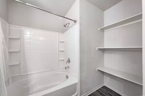 Bath - 6096 Saddle Hill Dr, Alexander, AR 72002 photo 2 of 3