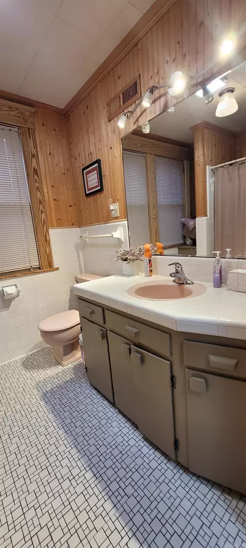 Bath - 216 S Second St, Augusta, AR 72006 photo 1 of 3