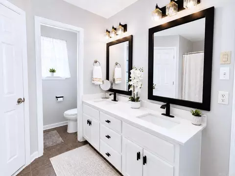 Bath - 12 Sarah Ct, Greenbrier, AR 72058 photo 1 of 3