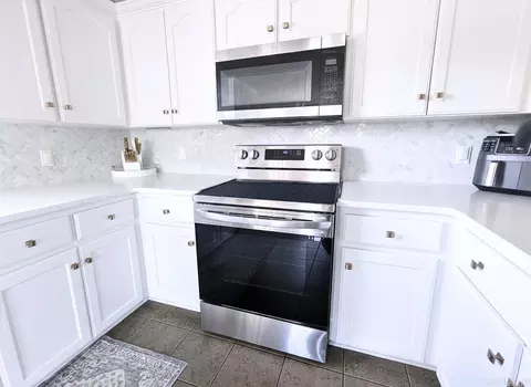 Kitchen - 12 Sarah Ct, Greenbrier, AR 72058 photo 3 of 4