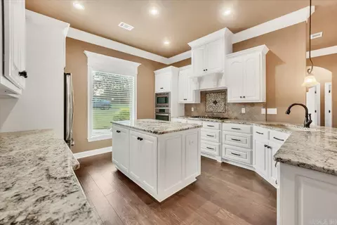 Kitchen - 32 Cossatot Cir, Cabot, AR 72023 photo 4 of 5