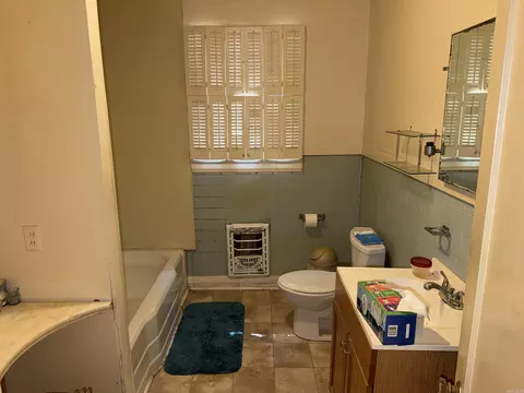 Bath - 1915 S Poplar St, Pine Bluff, AR 71601 photo 1 of 3