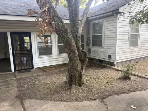 Exterior - 1915 S Poplar St, Pine Bluff, AR 71601 photo 7 of 8