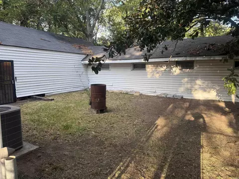 Exterior - 1915 S Poplar St, Pine Bluff, AR 71601 photo 6 of 8