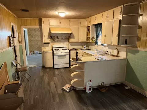 Kitchen - 1915 S Poplar St, Pine Bluff, AR 71601 photo 1 of 2
