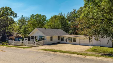 Exterior - 409 S Third St, Benton, AR 72015 photo 3 of 14