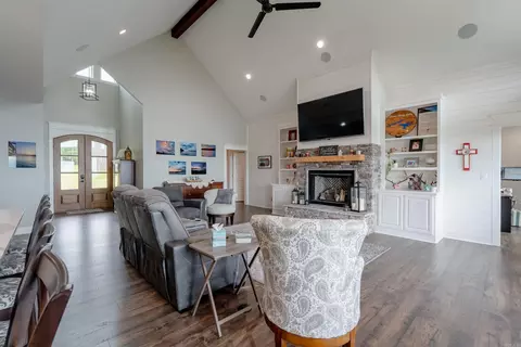 Living - 2560 Diamond Bluff Rd, Quitman, AR 72131 photo 2 of 4