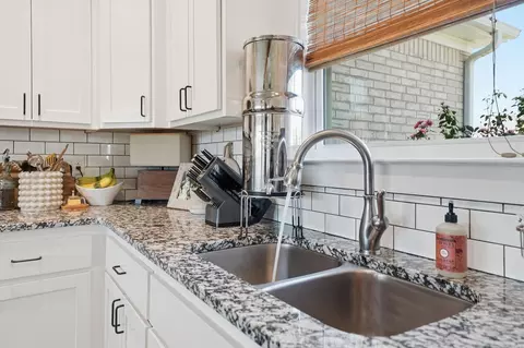 Kitchen - 150 Grey Fox Dr, Conway, AR 72034 photo 5 of 6