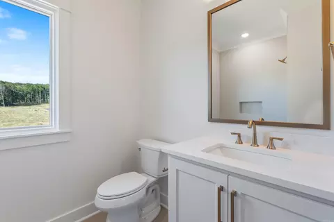 Bath - 1635 Southwinds Dr, Conway, AR 72034 photo 8 of 9